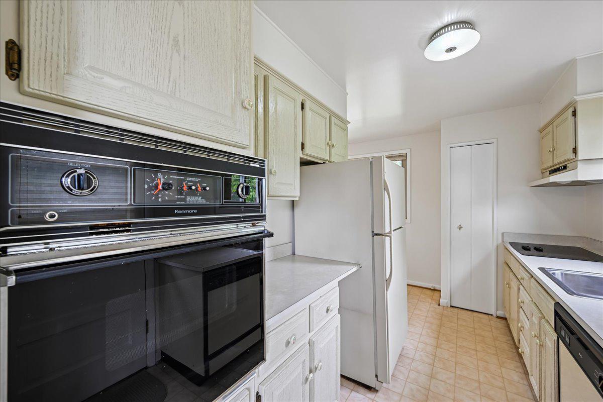 8 Kerwood Ct Property Photo 9