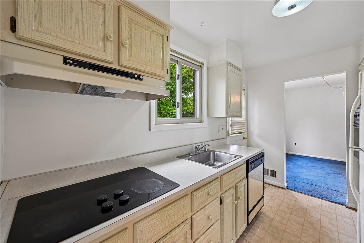 8 Kerwood Ct Property Photo 10