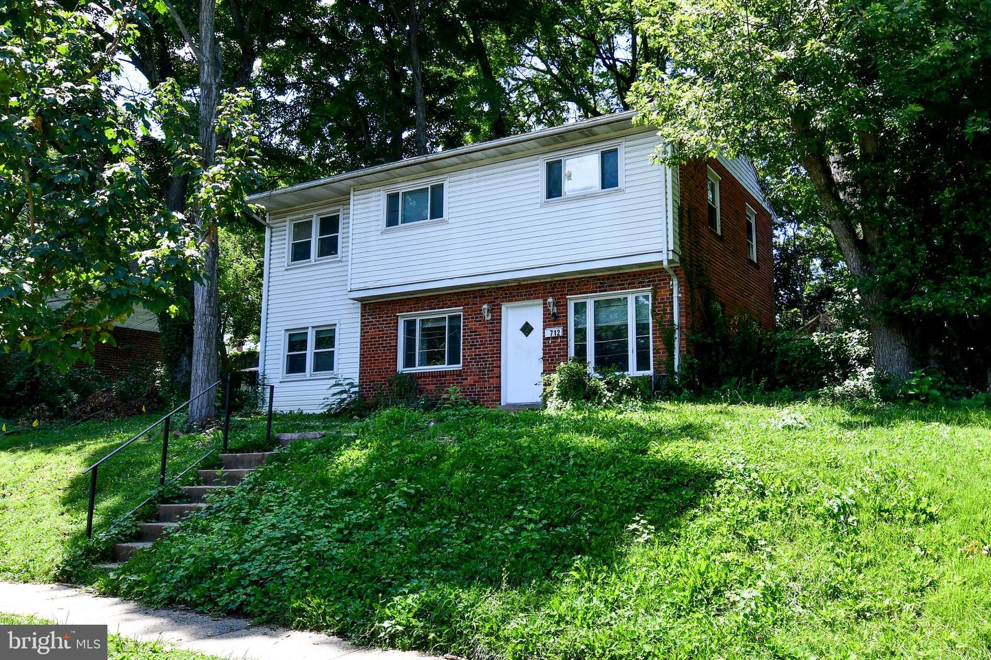 712 1ST ST Property Photo 1