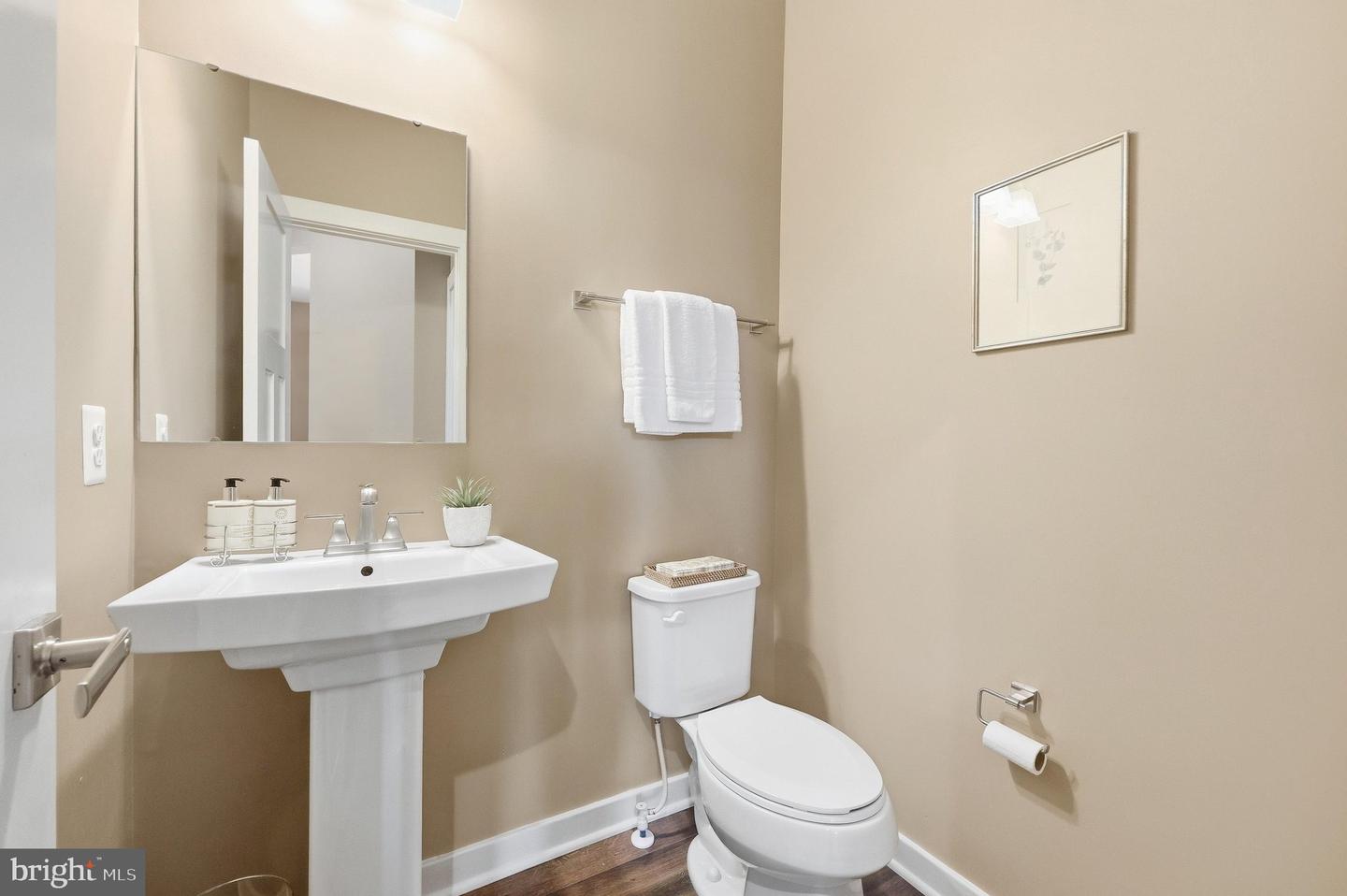 22000 Moorhen St Property Photo 14