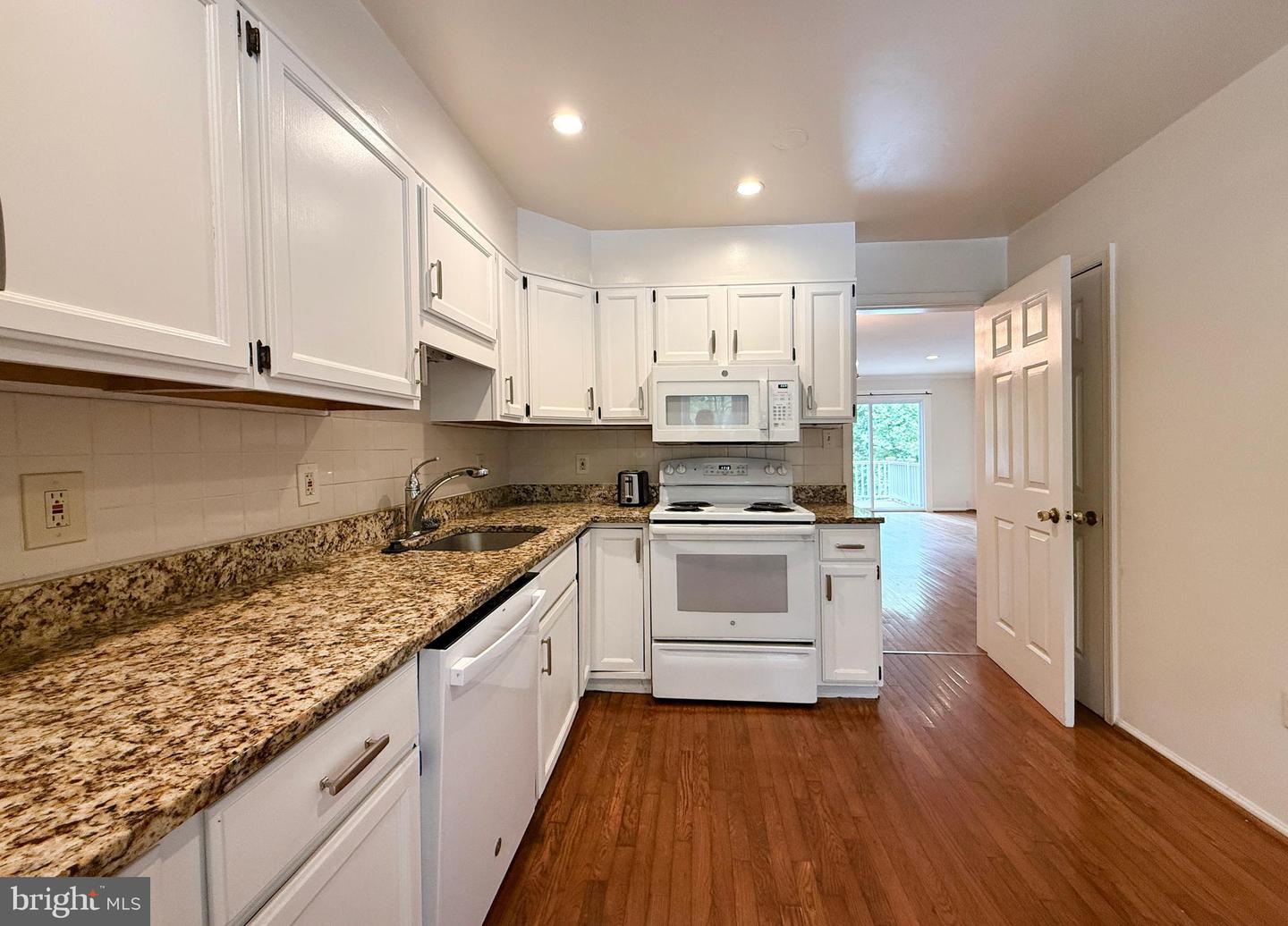 10240 Arizona Cir #33 Property Photo 4