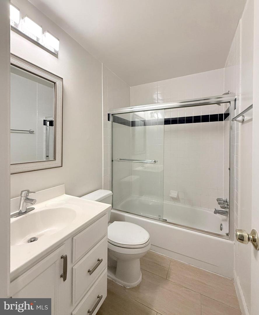10240 Arizona Cir #33 Property Photo 16