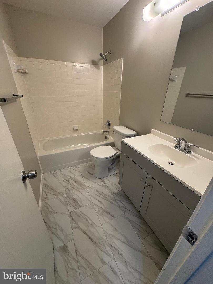 14904 Mckisson Ct #e Property Photo 9