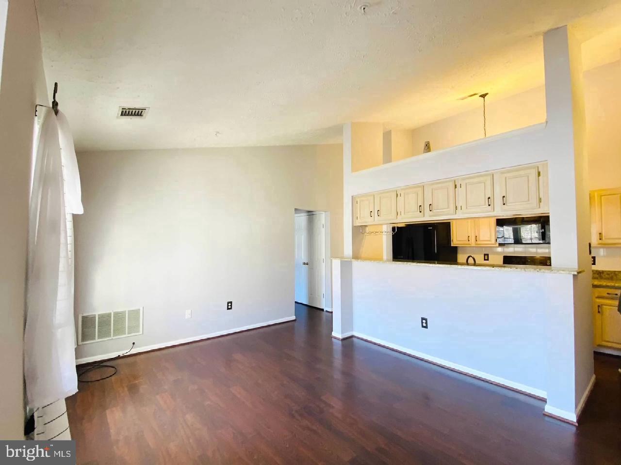 13107 Briarcliff Ter #211 Property Photo 4