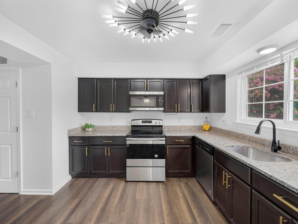 4414 Cannes Ln Property Photo 9