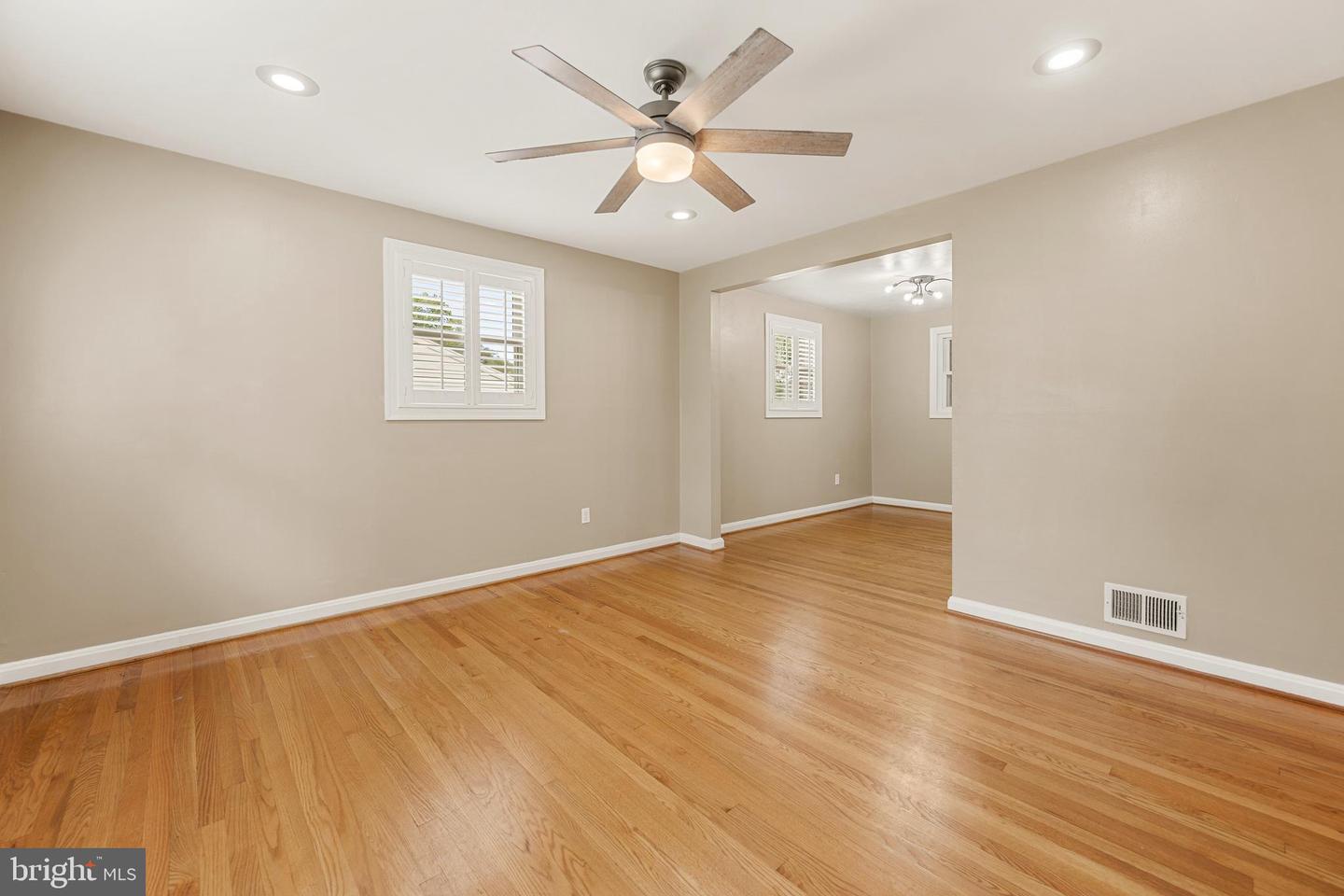 11809 Timber Ln Property Photo 5