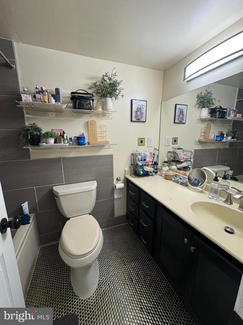 2307 Greenery Ln #203-2 Property Photo 36