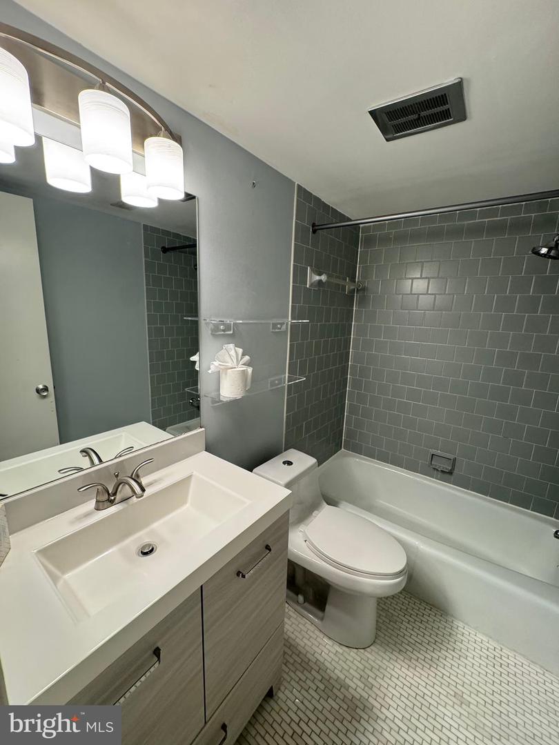 2307 Greenery Ln #203-2 Property Photo 37