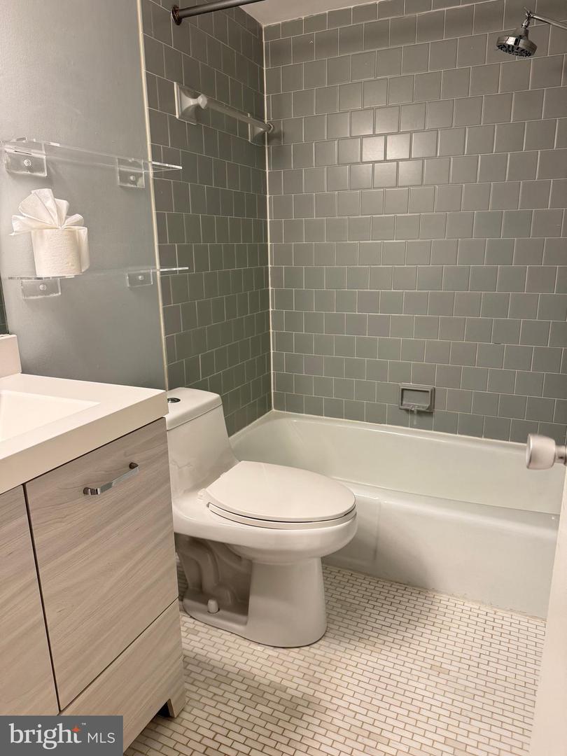 2307 Greenery Ln #203-2 Property Photo 38