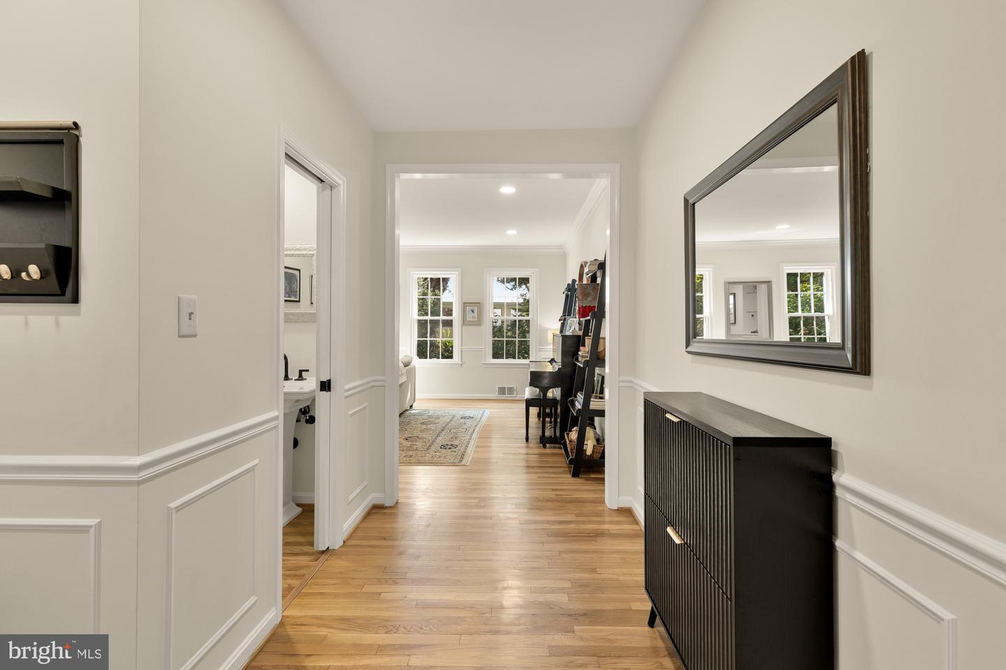 3559 Hamlet Pl Property Photo 5