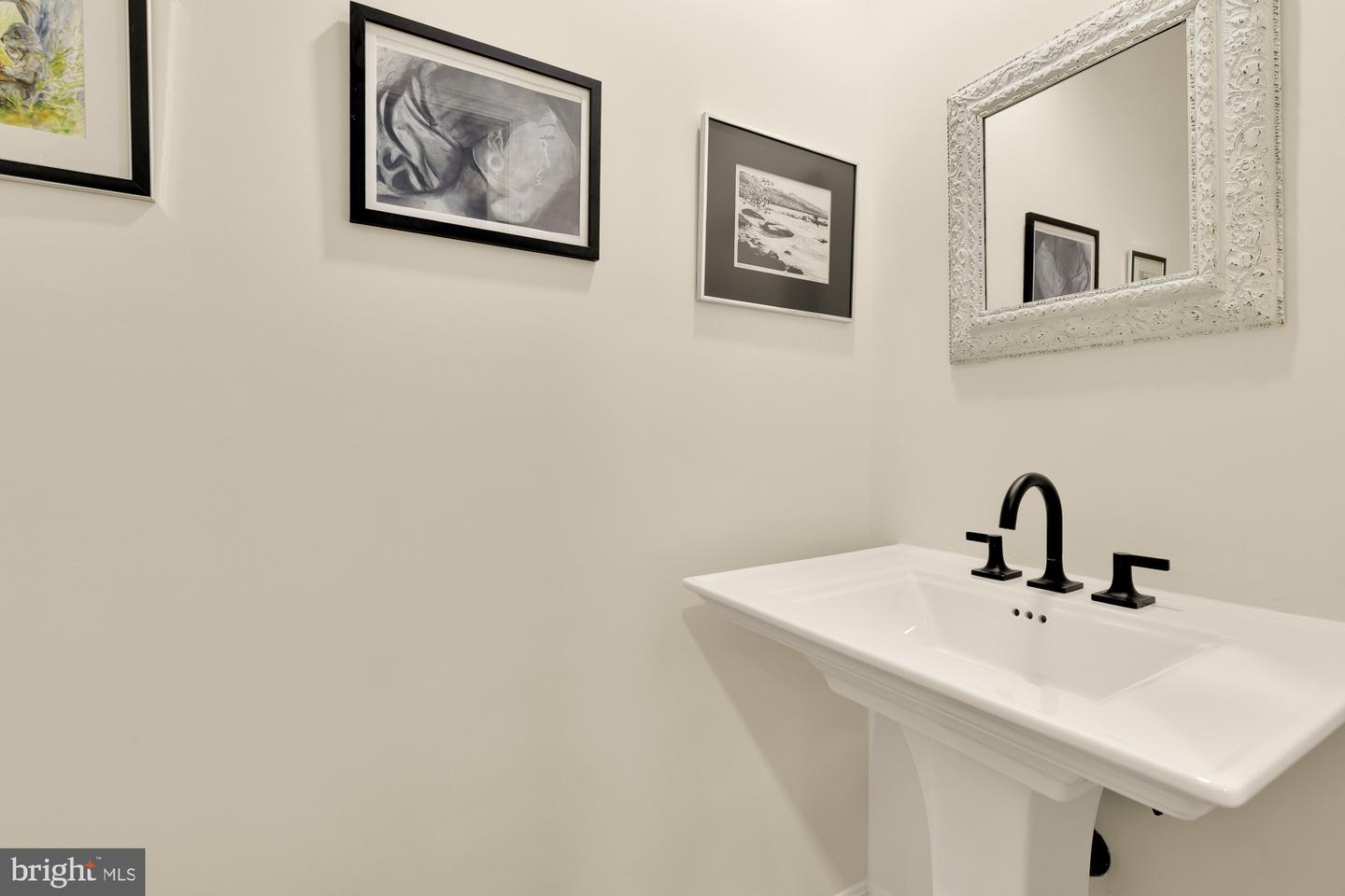 3559 Hamlet Pl Property Photo 20