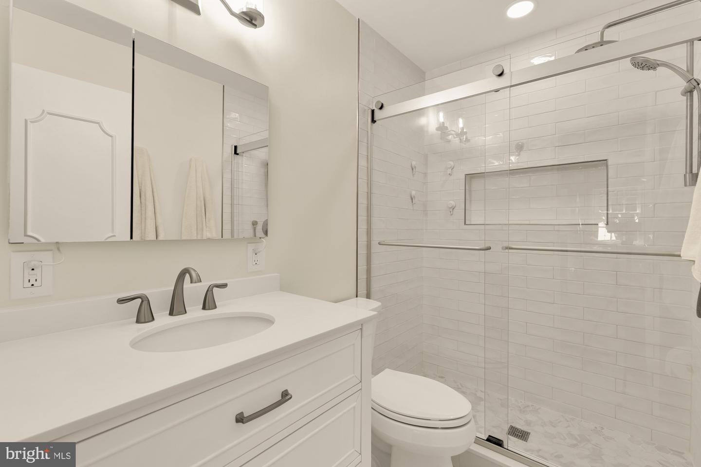 3559 Hamlet Pl Property Photo 25