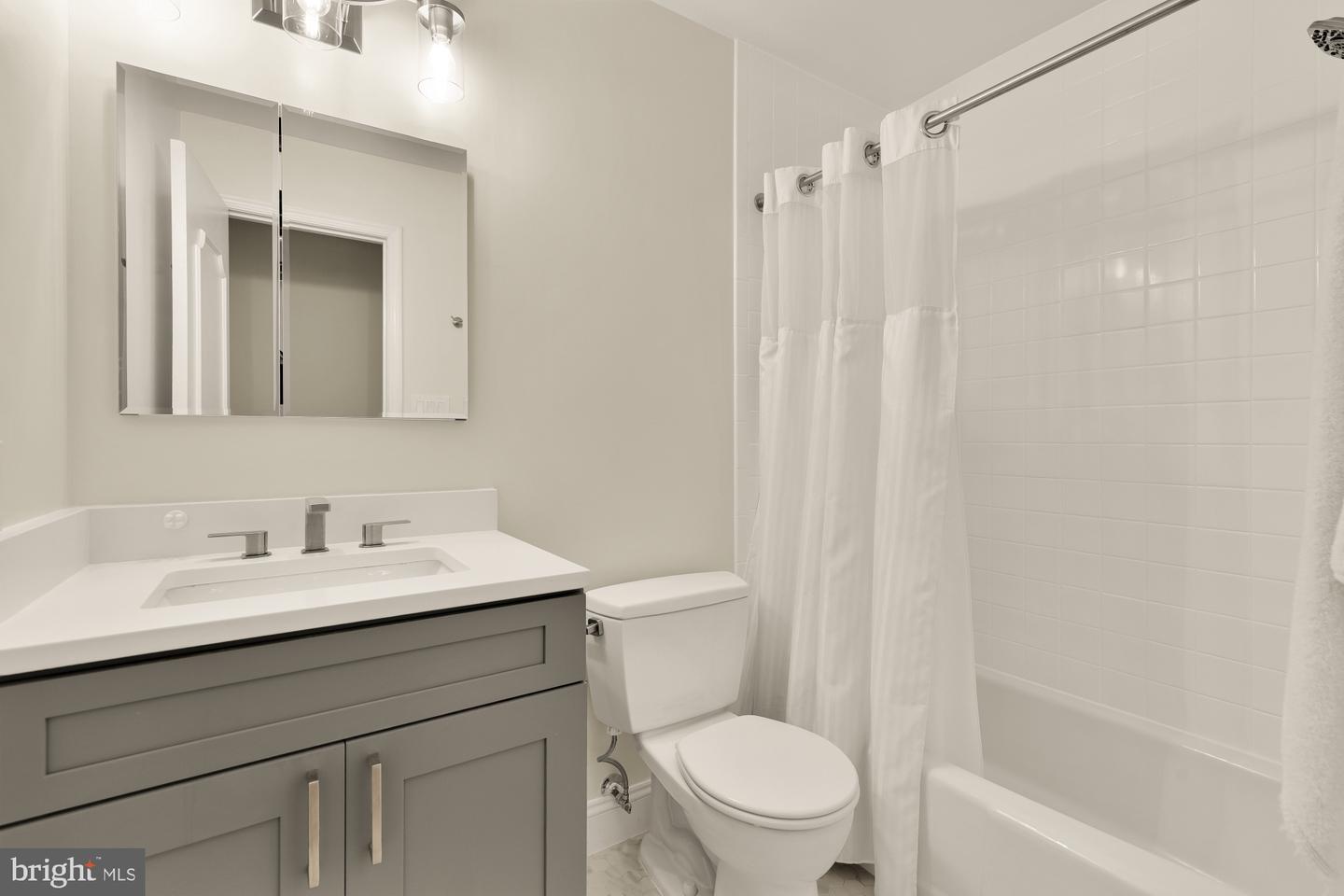 3559 Hamlet Pl Property Photo 30