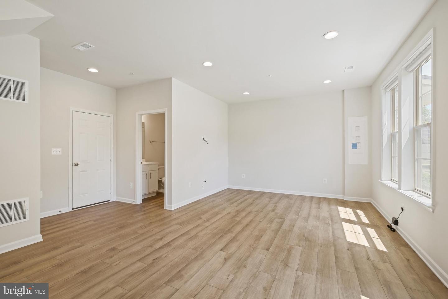 204 Ashton Market Aly Property Photo 7