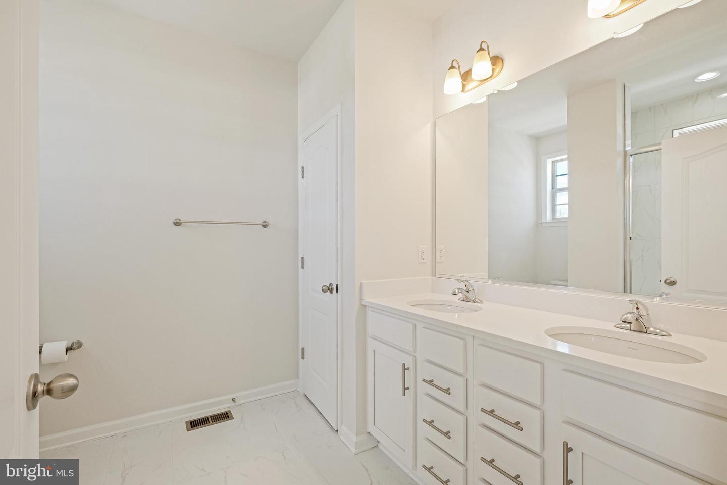 204 Ashton Market Aly Property Photo 21