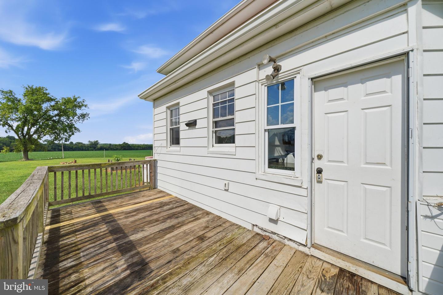 22422 Whites Ferry Rd Property Photo 11
