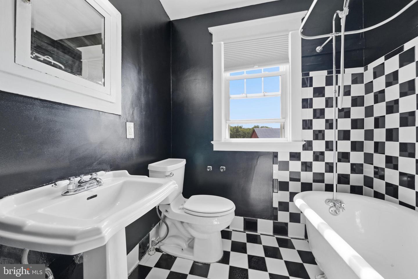 22422 Whites Ferry Rd Property Photo 54