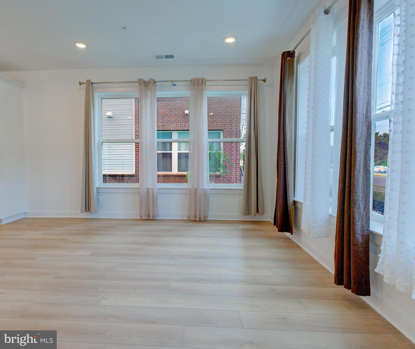 16108 Frederick Rd Property Photo 3