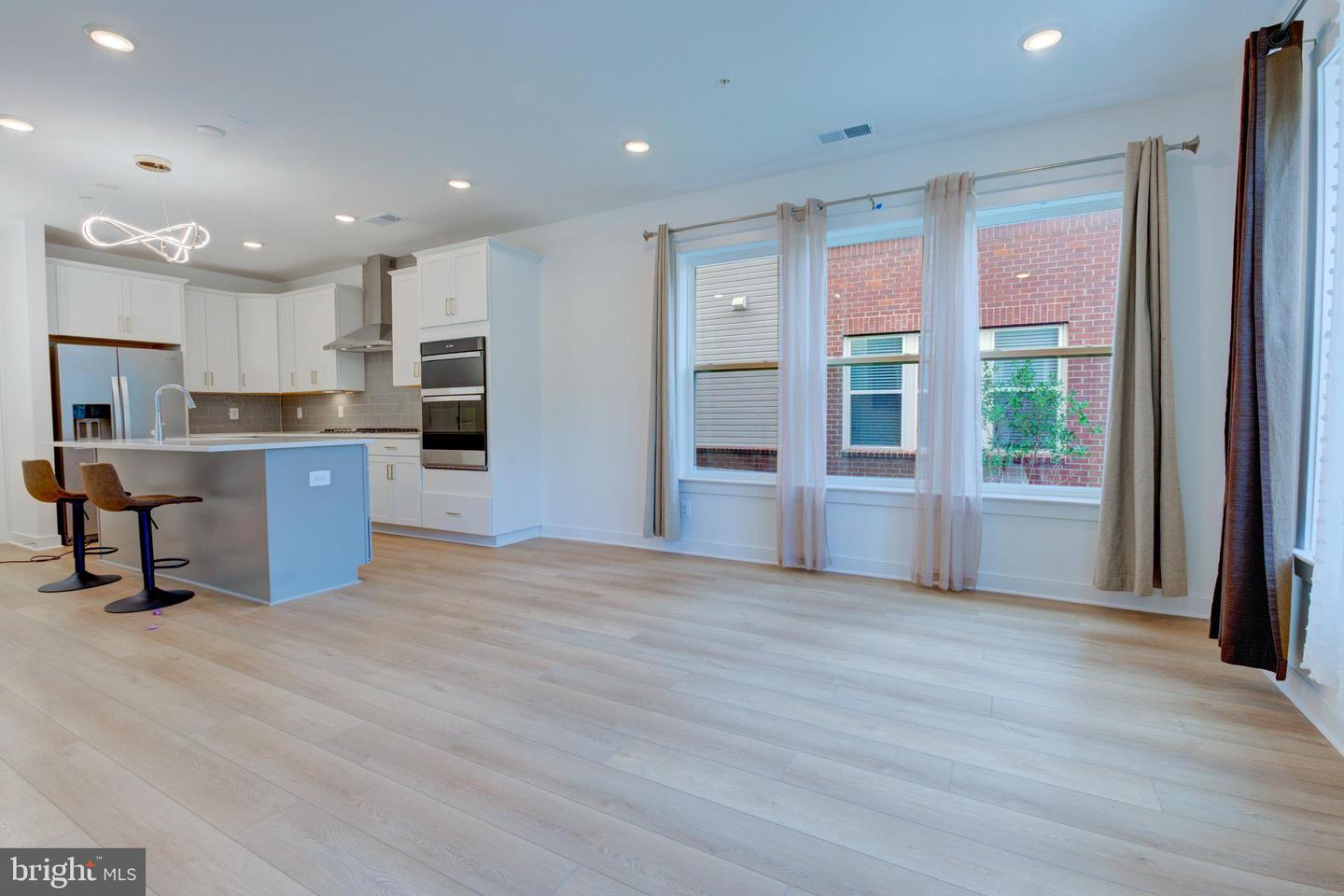 16108 Frederick Rd Property Photo 4