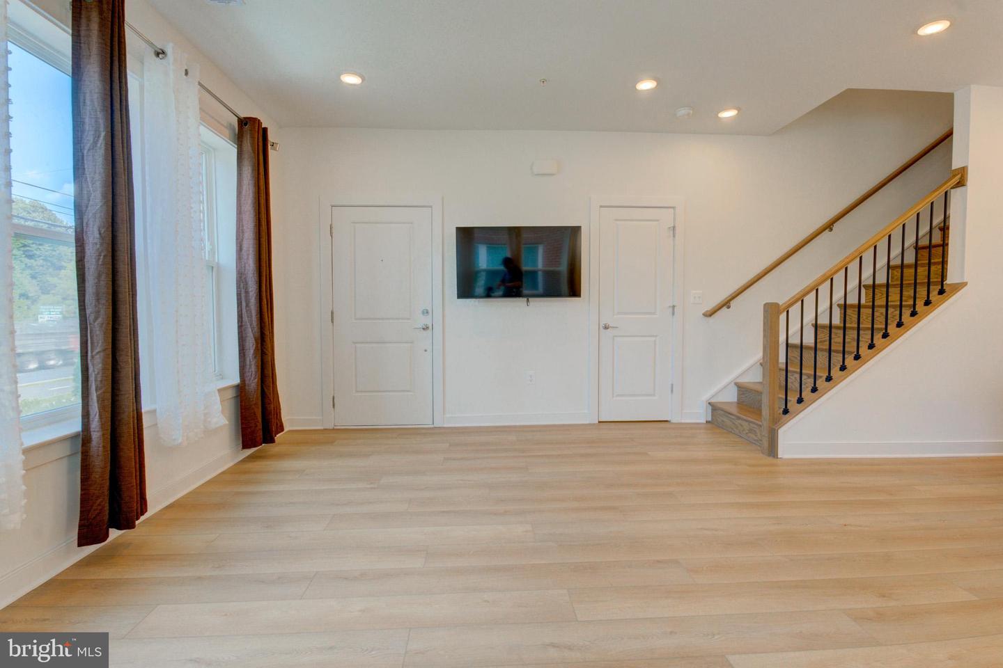 16108 Frederick Rd Property Photo 6