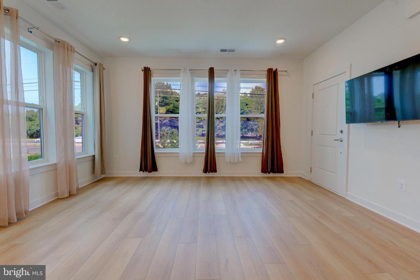 16108 Frederick Rd Property Photo 7