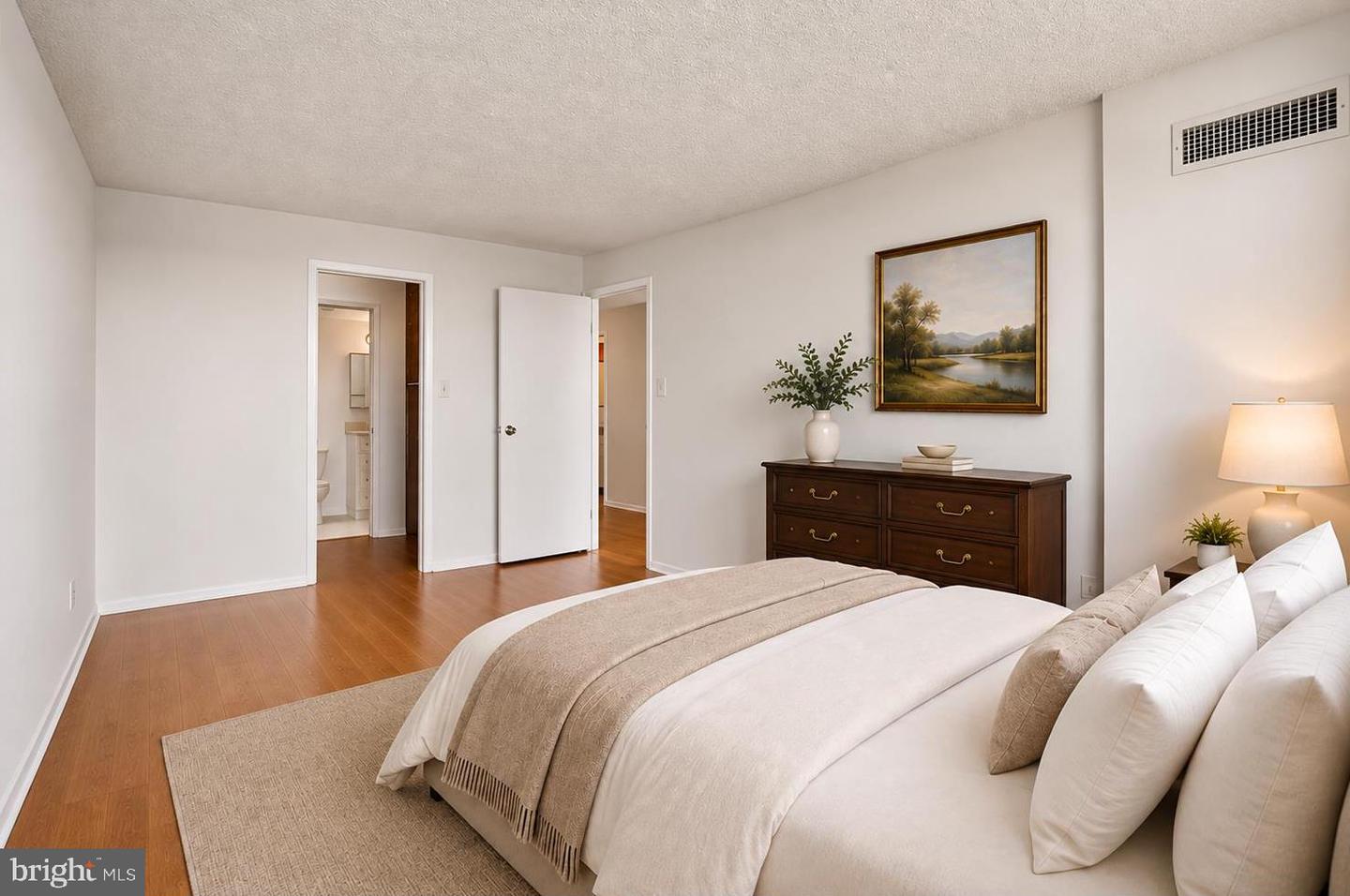 5225 Pooks Hill Rd #1705n Property Photo 6