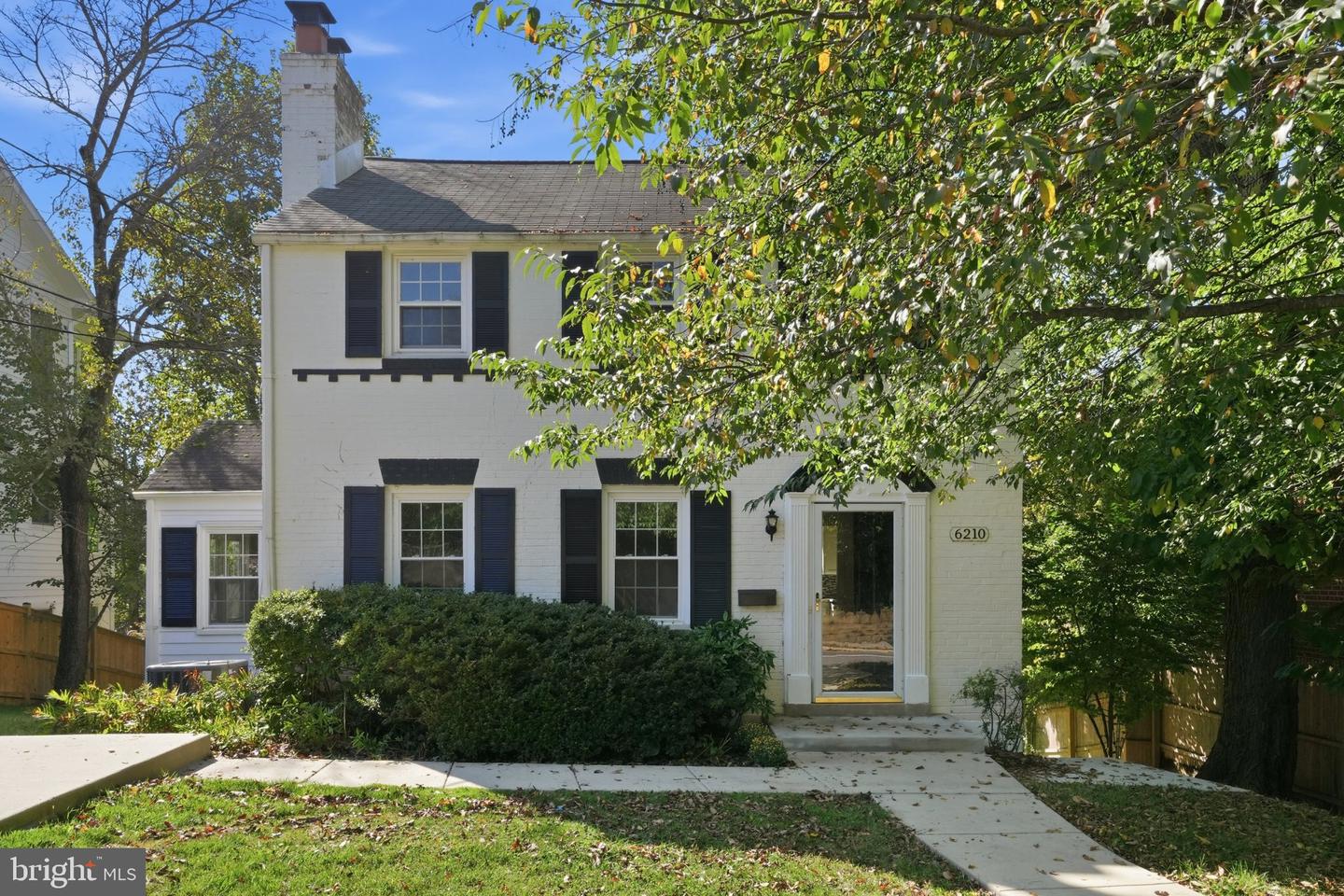 6210 GREENTREE RD Property Photo 1