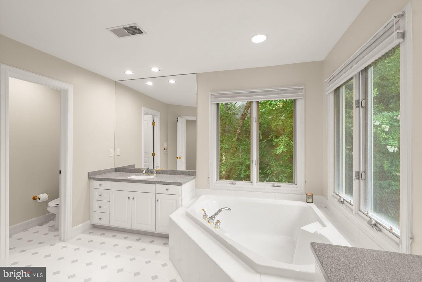 7016 Winterberry Ln Property Photo 36