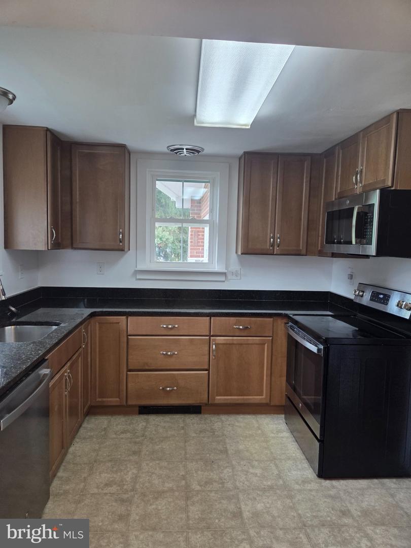 23630 Woodfield Rd Property Photo 2