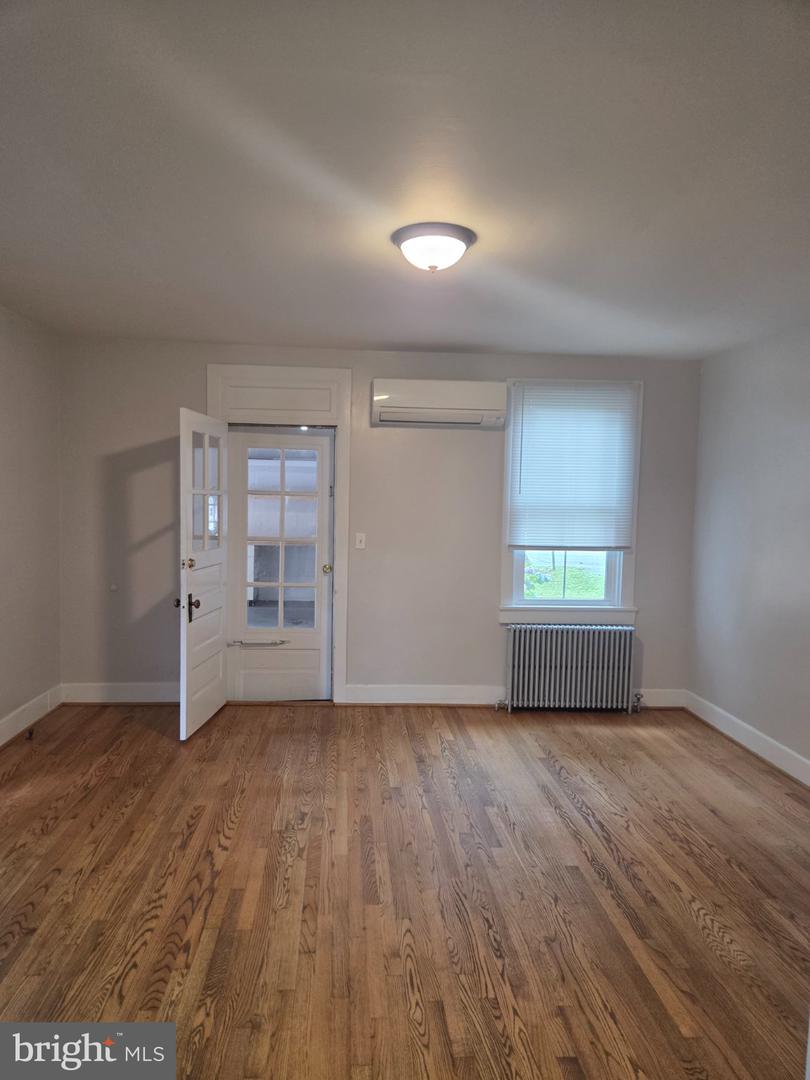 23630 Woodfield Rd Property Photo 5