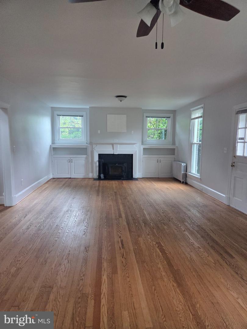 23630 Woodfield Rd Property Photo 7