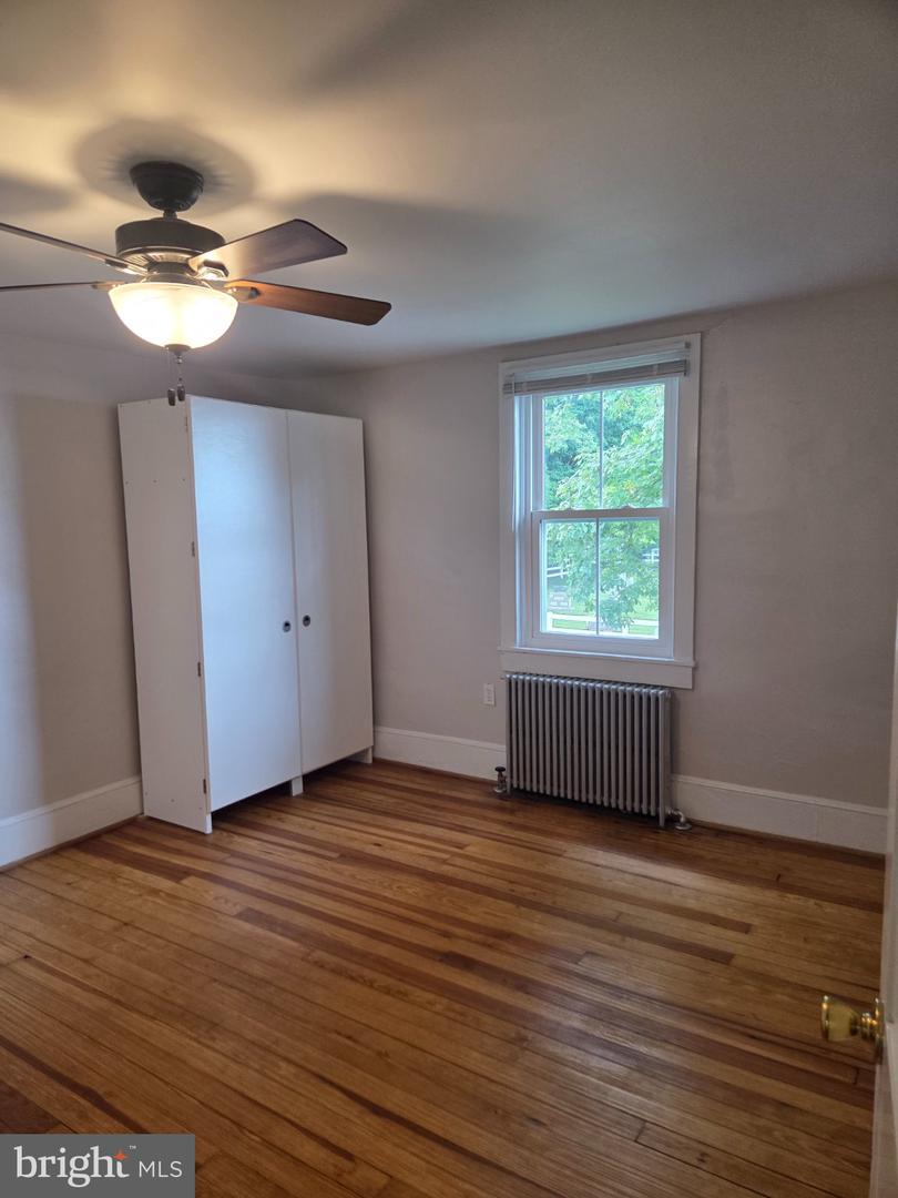 23630 Woodfield Rd Property Photo 9