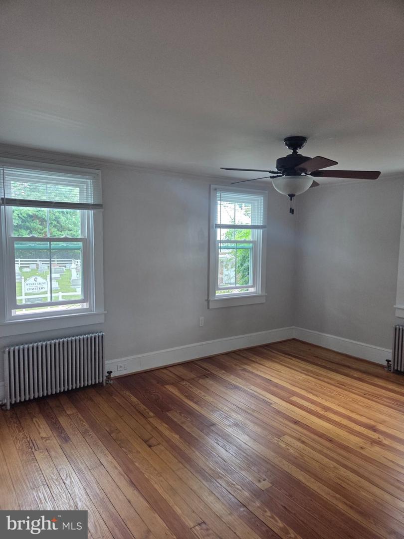 23630 Woodfield Rd Property Photo 10