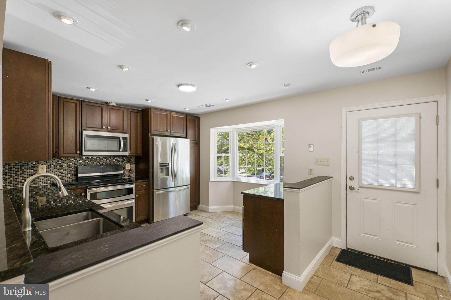 124 Barnsfield Ct #216 Property Photo 4