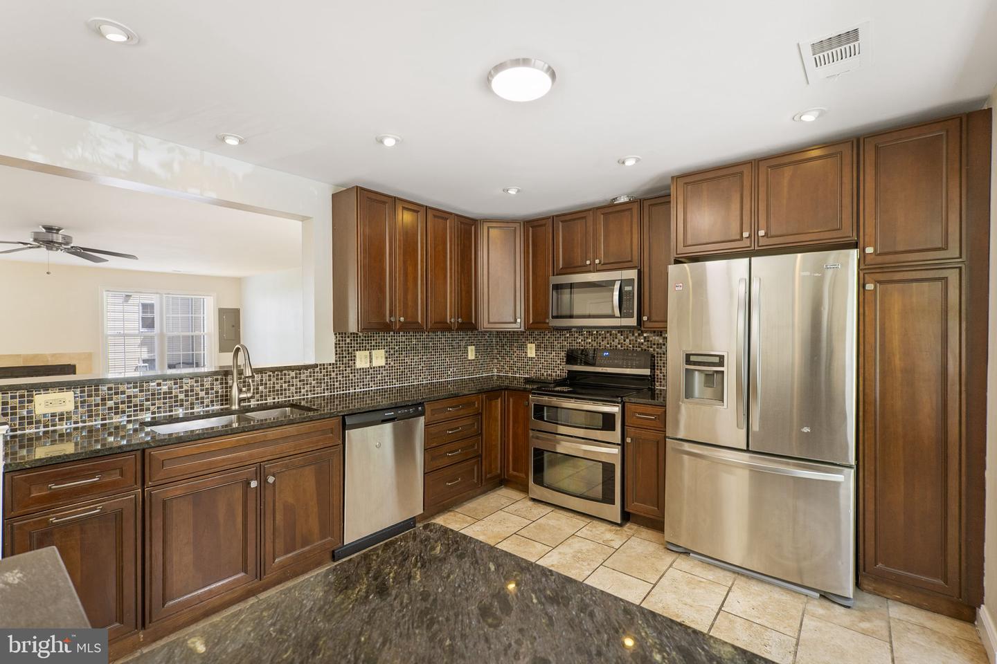 124 Barnsfield Ct #216 Property Photo 6