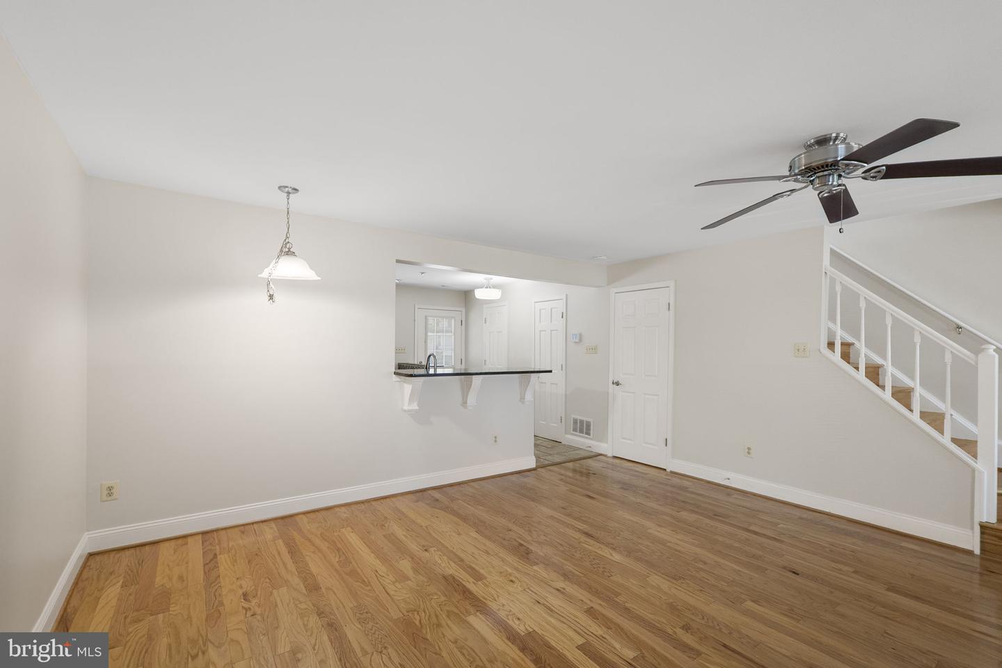 124 Barnsfield Ct #216 Property Photo 13