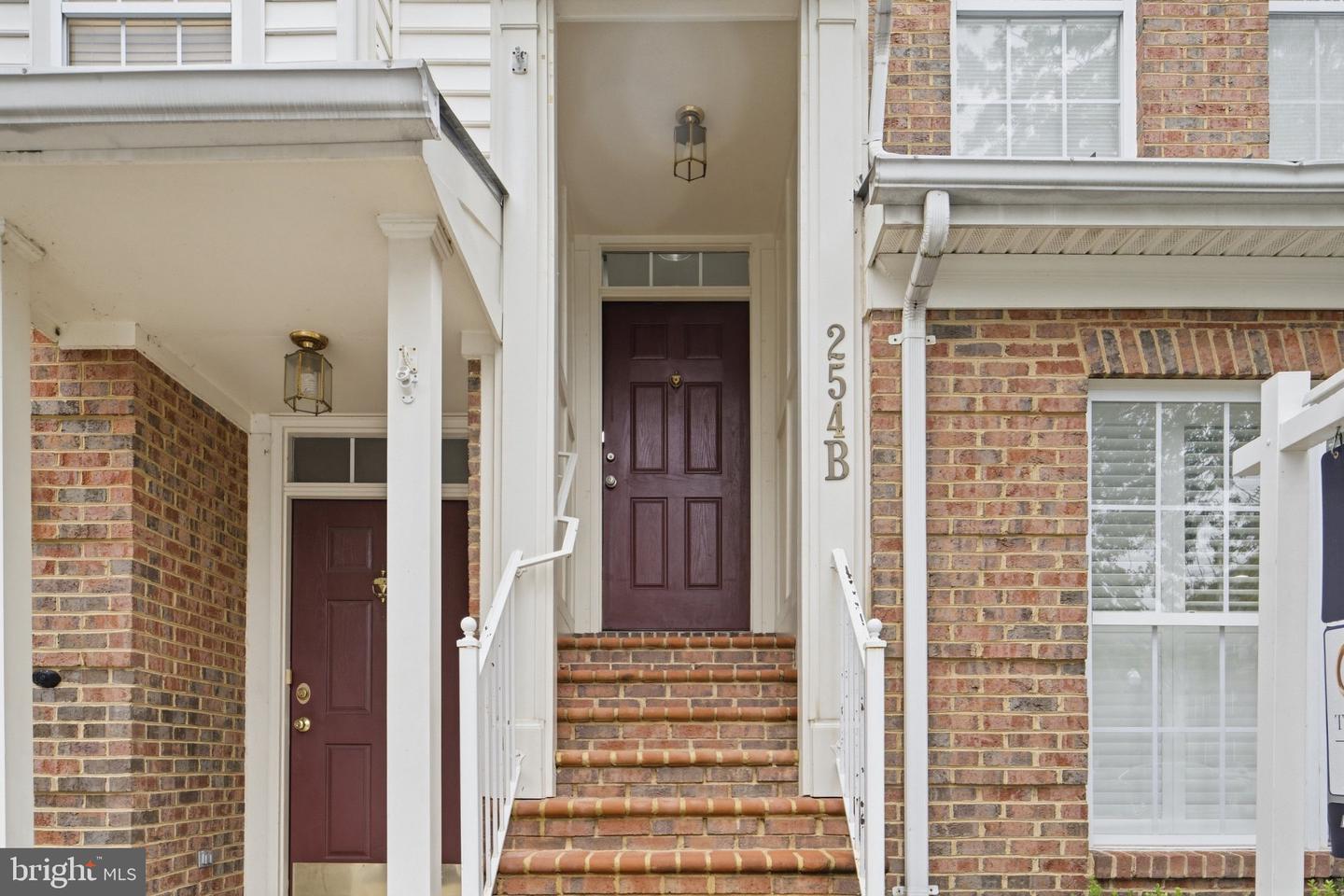 254-B MARKET ST E #254B Property Photo 1