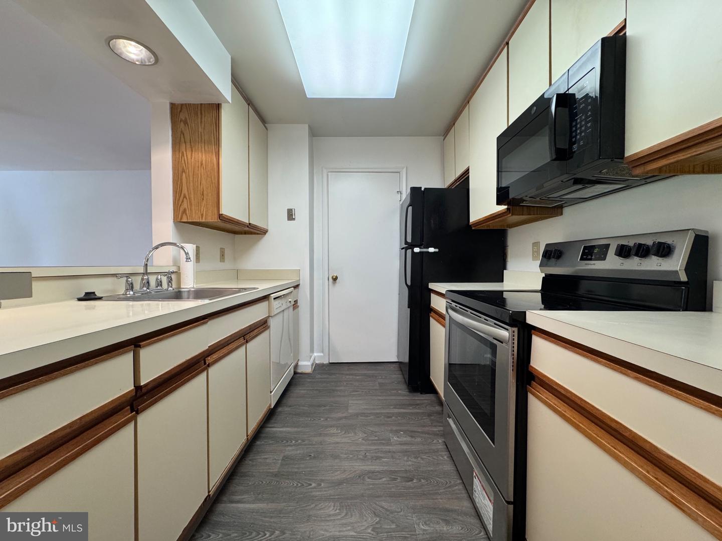 13613 Sir Thomas Way #12 Property Photo 9
