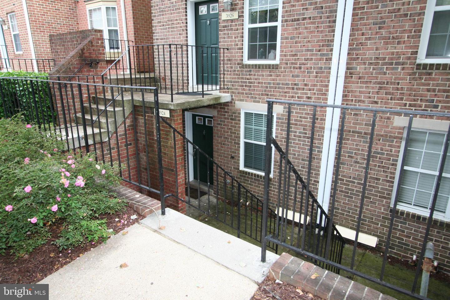 3924 Chesterwood Dr #3924 Property Photo 1