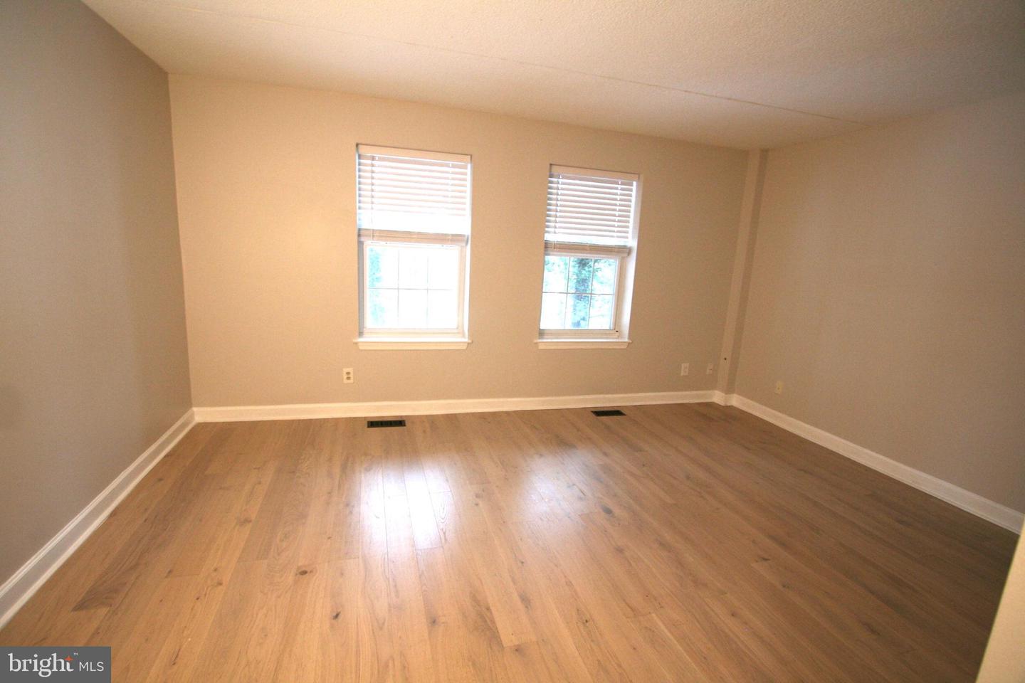 3924 Chesterwood Dr #3924 Property Photo 6