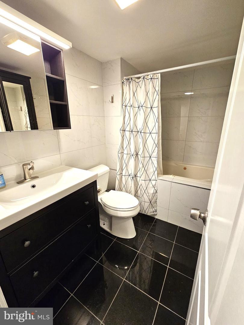 3924 Chesterwood Dr #3924 Property Photo 9