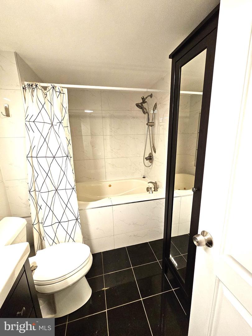 3924 Chesterwood Dr #3924 Property Photo 11