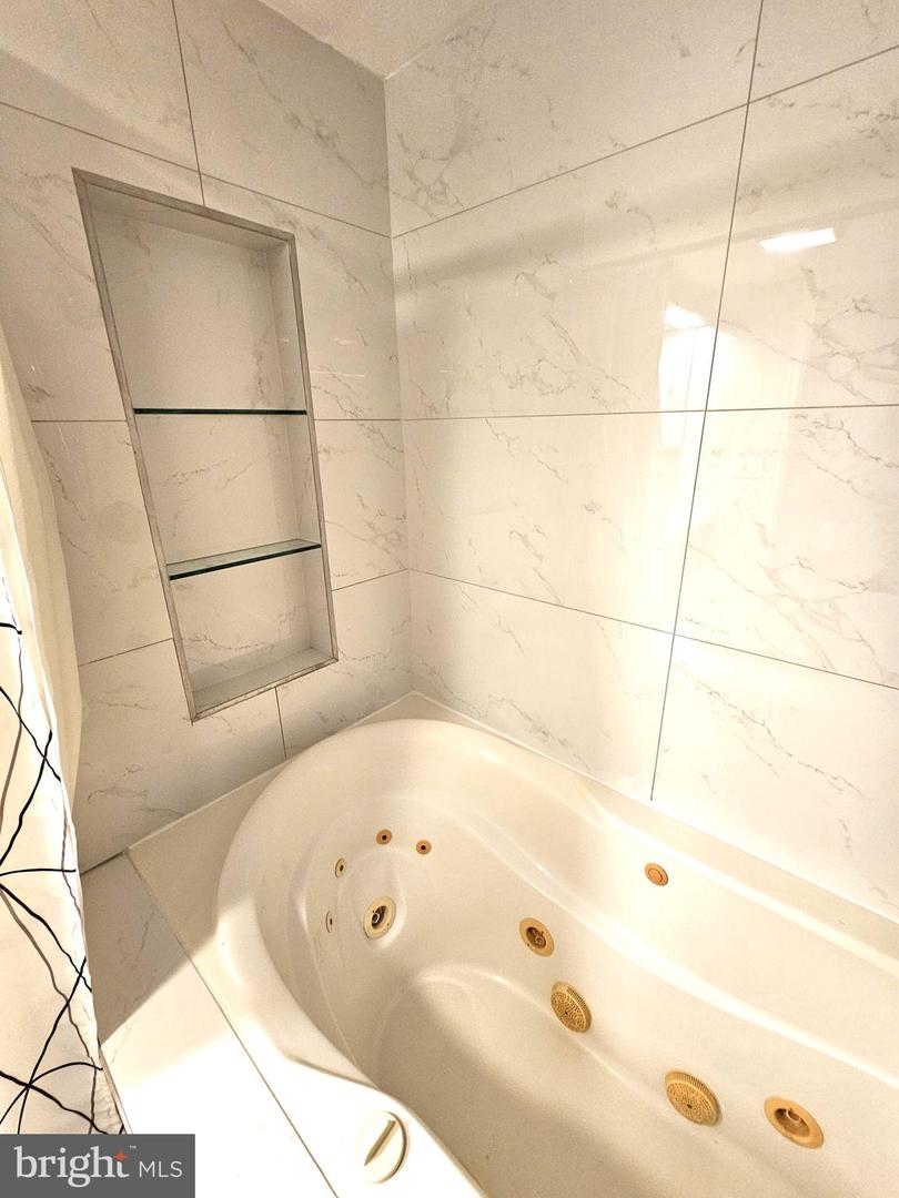 3924 Chesterwood Dr #3924 Property Photo 12
