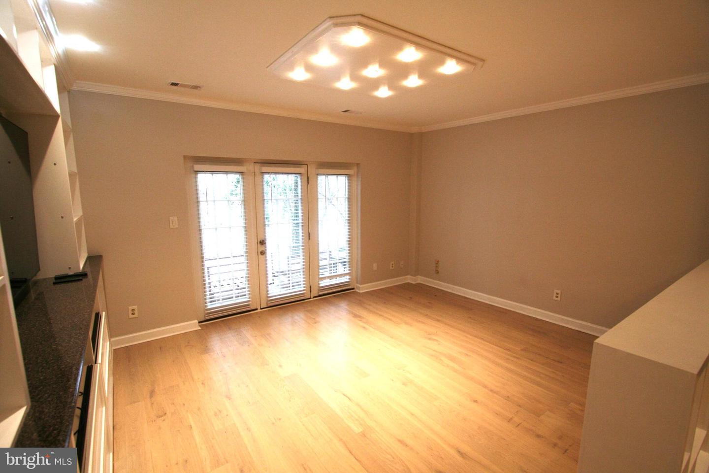 3924 Chesterwood Dr #3924 Property Photo 14