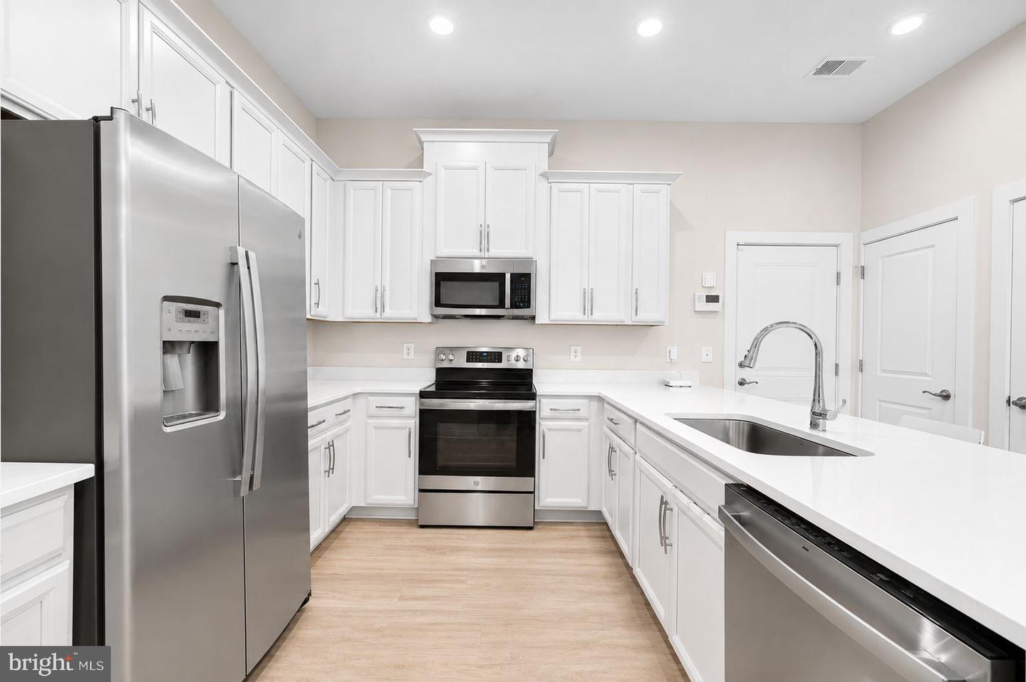 16316 Connors Way #15 Property Photo 8