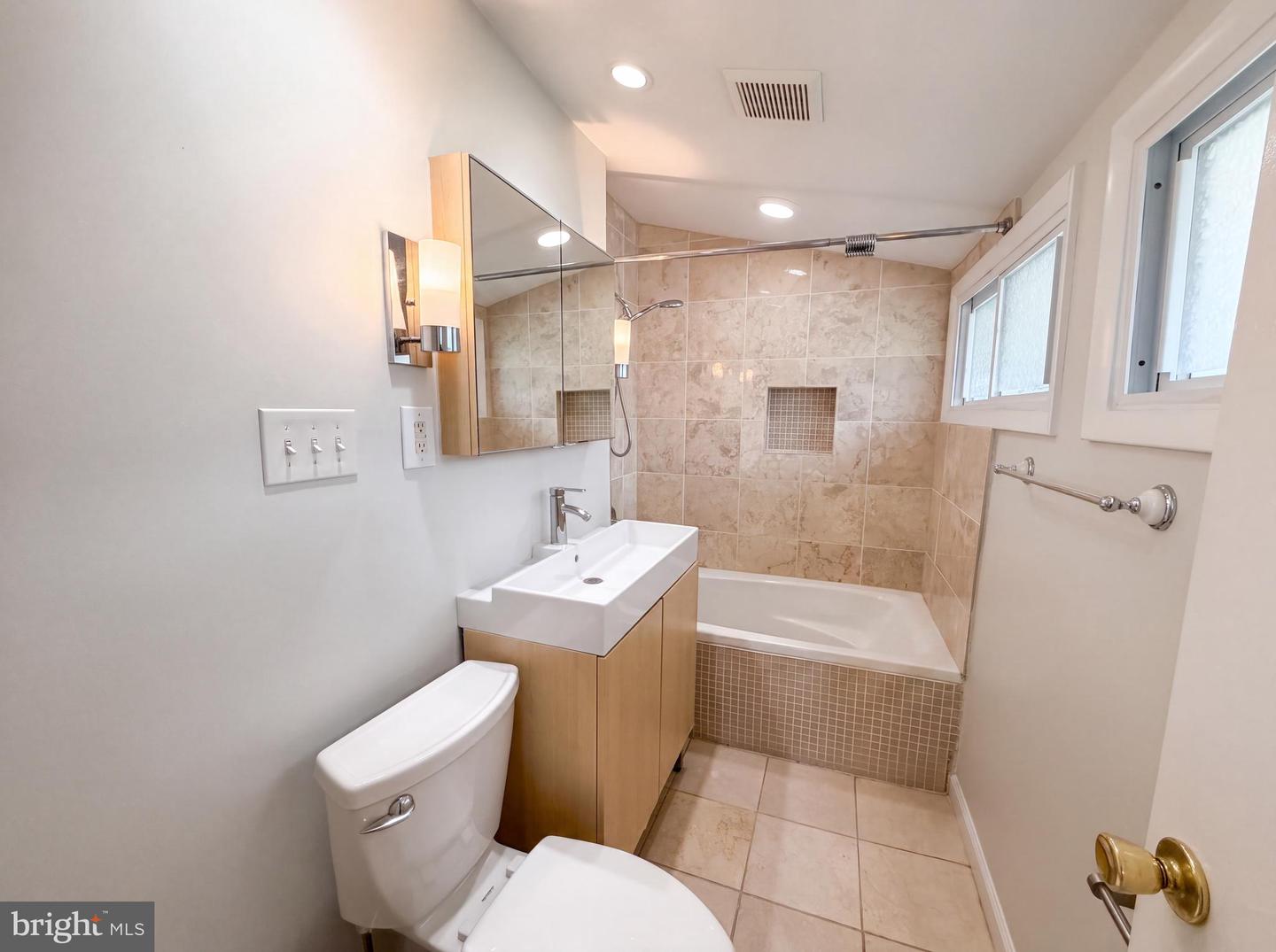 7405 Flower Ave Property Photo 9