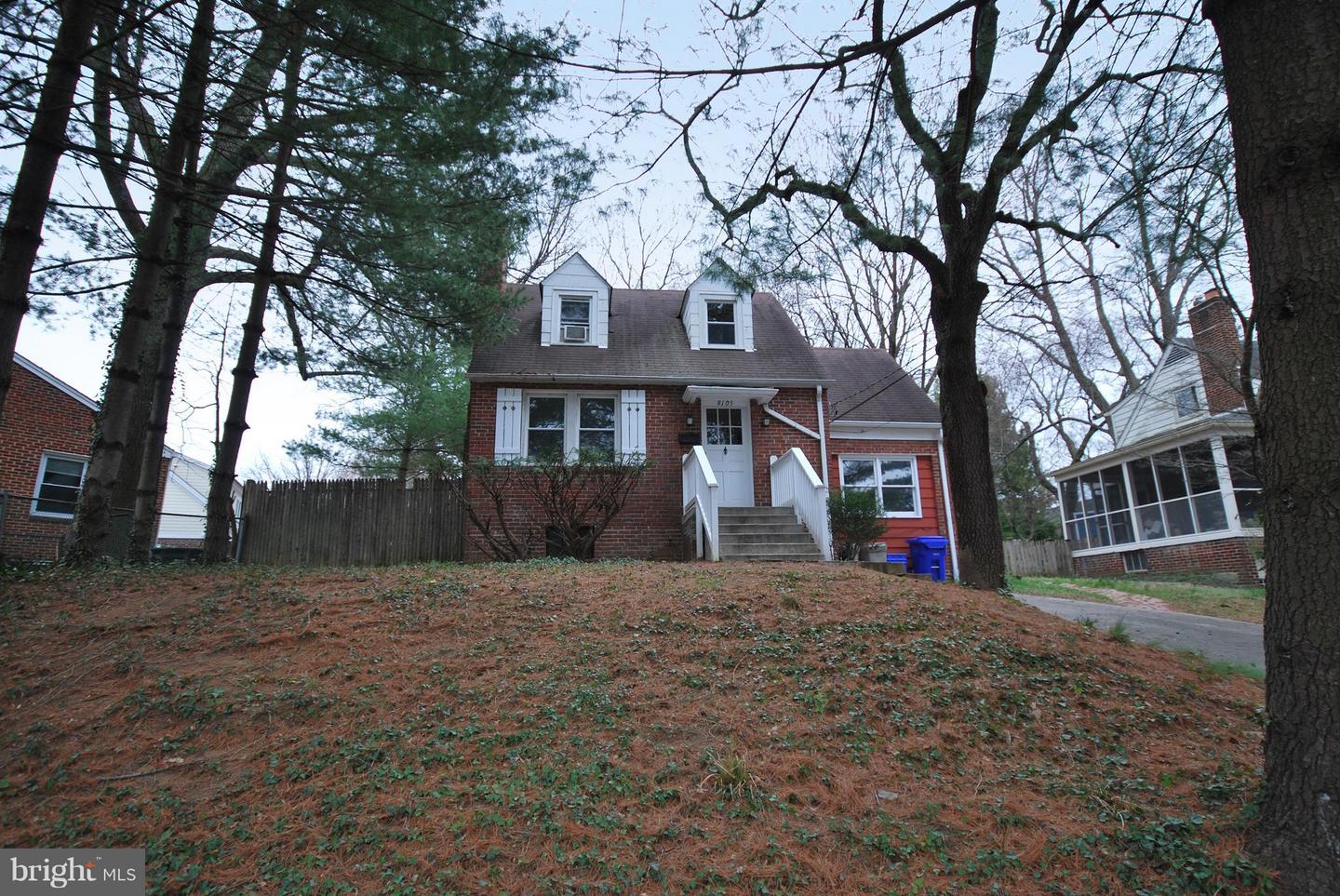 9105 WIRE AVE Property Photo 1