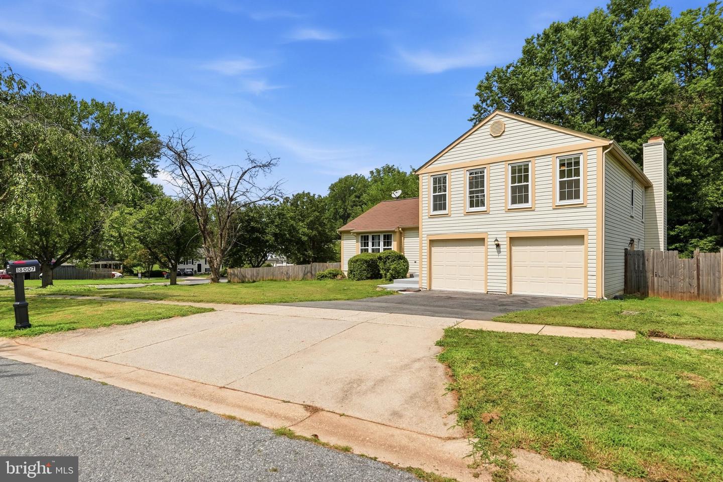 18007 Silver Leaf Dr Property Photo 3