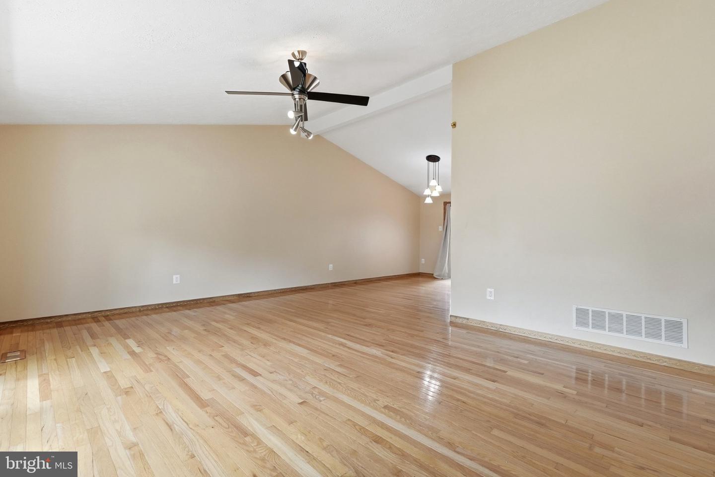 18007 Silver Leaf Dr Property Photo 9
