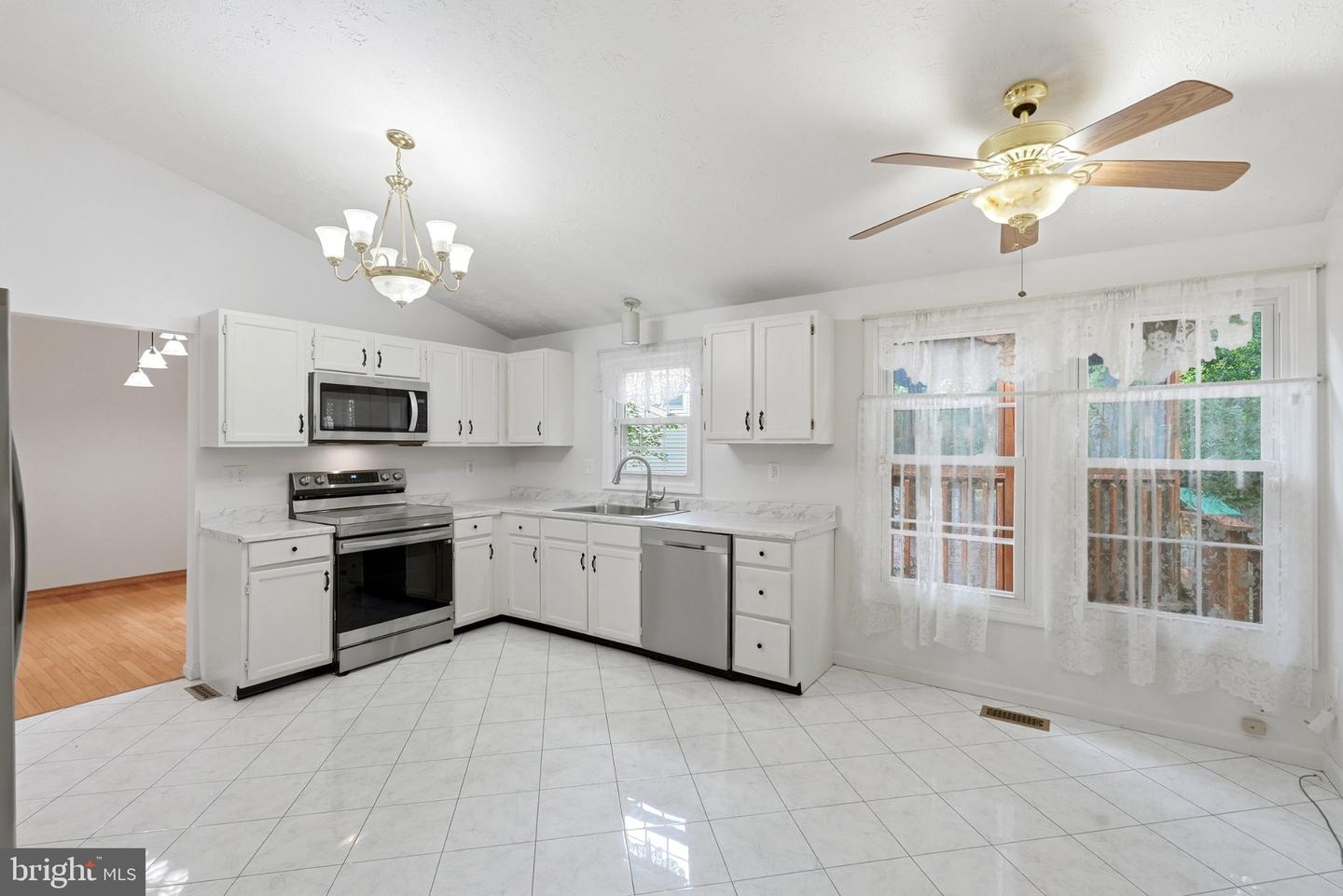 18007 Silver Leaf Dr Property Photo 14